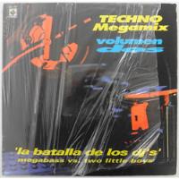 Techno Megamix Volumen Dos La Batalla De Los Dj's Disco segunda mano   México 